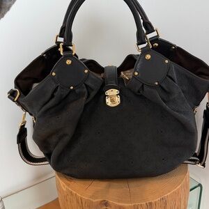 XL Louis Vuitton Mahina Hobo - Very Good
